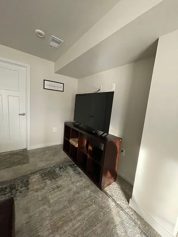 1 bed, 1.5 bath, 850 sqft, $1,600 — Photo 2