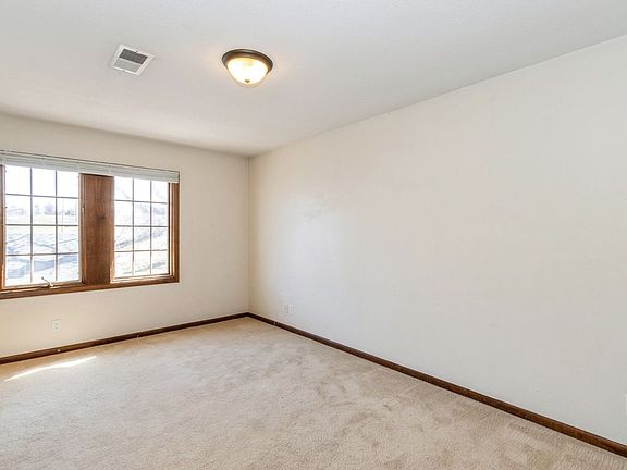 2nd image of 147 20th Ave SW APT 4