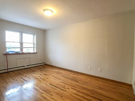 Rented by Realty 2000 Corp | media 6