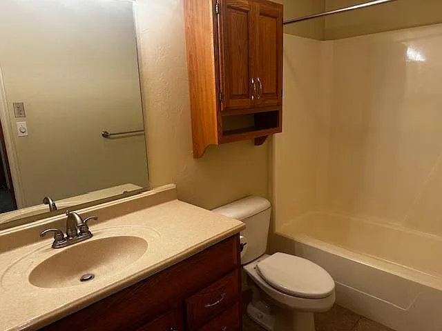 1435 Windsor Dr — Photo 8
