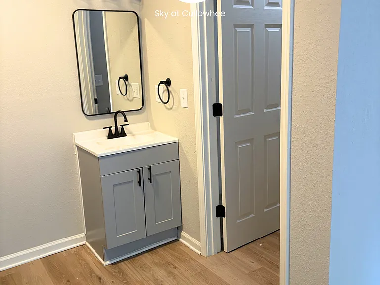 Sky at Cullowhee - Modern Living! - 50 % off First month — Photo 17