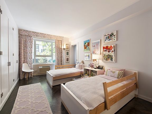4th image of 15 E 91st St #2B