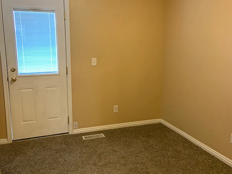 1045 S 1200 W — Photo 7