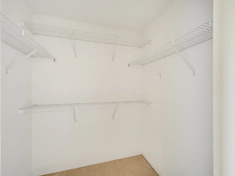 2081 Brookshire Cir — Photo 34