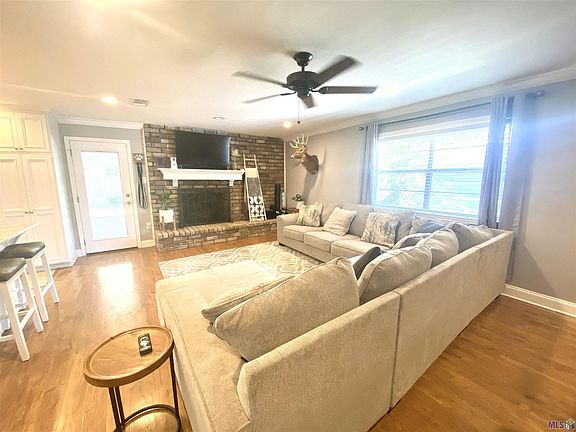 2nd image of 924 Myra Ave