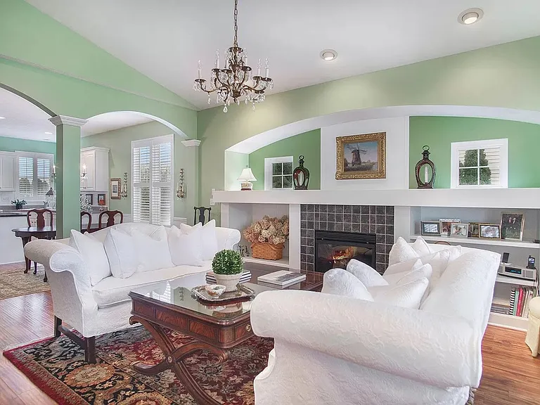 611 Brookstone St — Photo 2