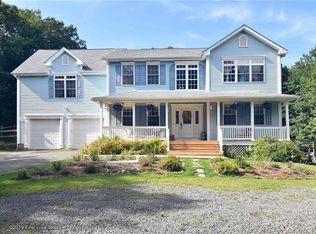 1425 Shermantown Rd, Saunderstown, RI 02874
