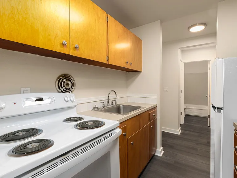 Cordova Apartments — Photo 53
