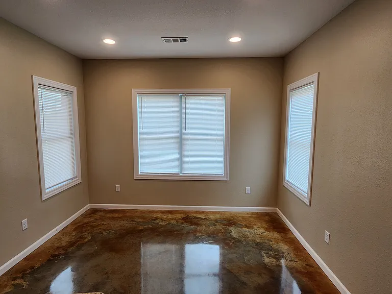 2203 Everett Dr — Photo 12