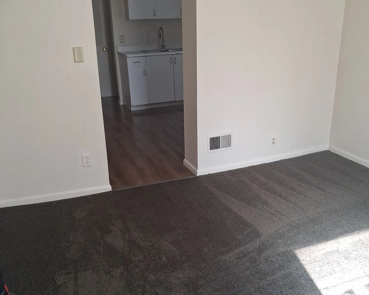 Studio, 657 sqft, $595 — Photo 1