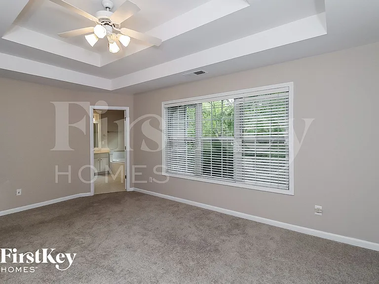 729 Tall Oaks Dr — Photo 8