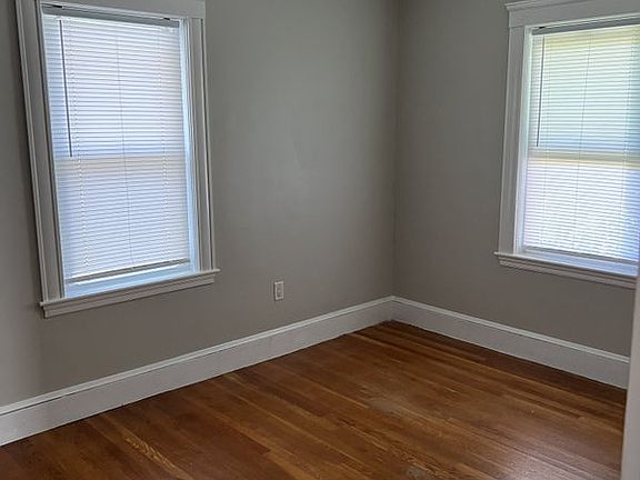 2nd image of 871 Canterbury St #1