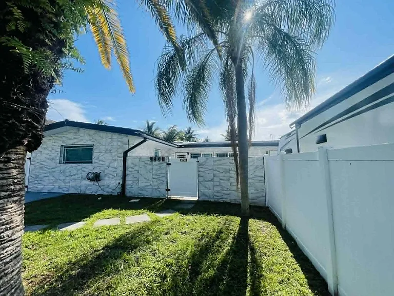 2531 Gulfstream Ln — Photo 9