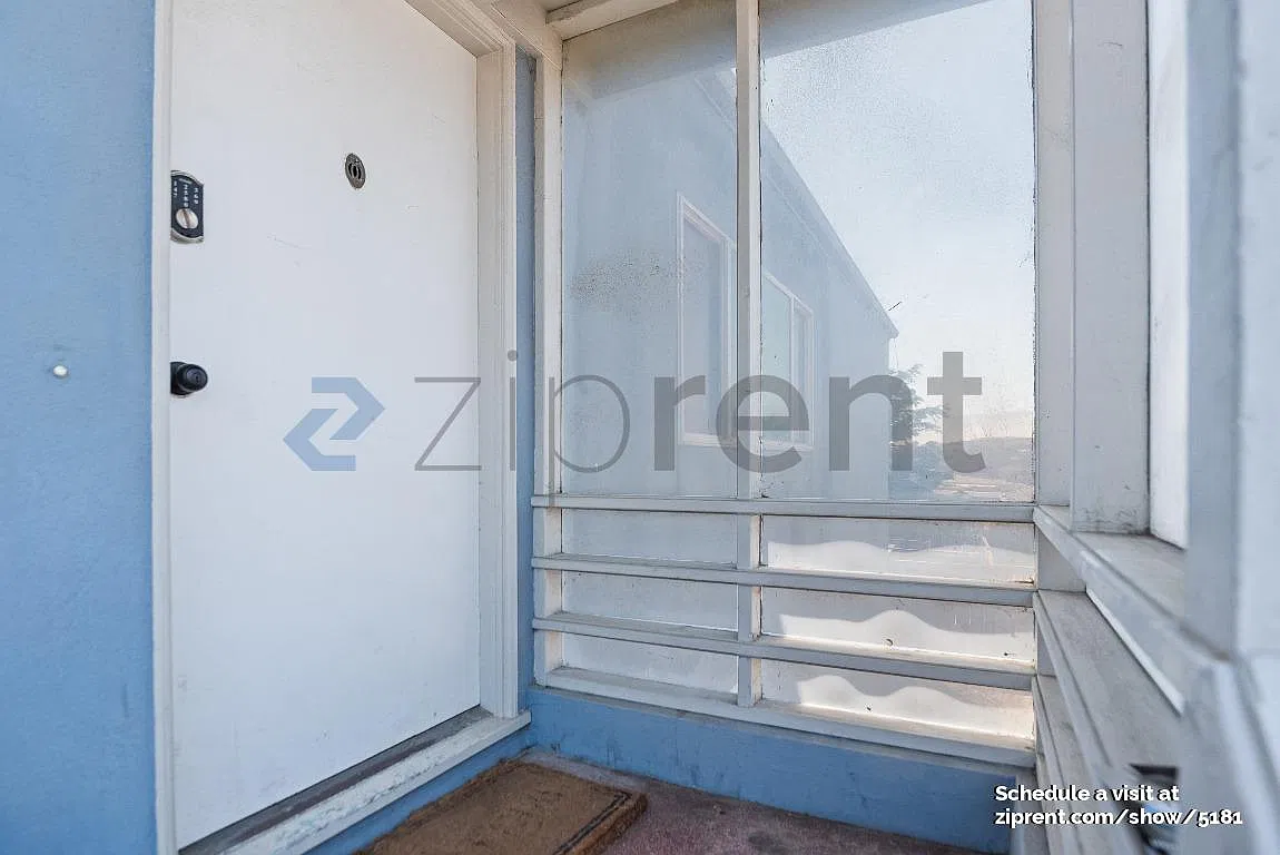 3 bed, 1120 sqft, $4,410 — Photo 3