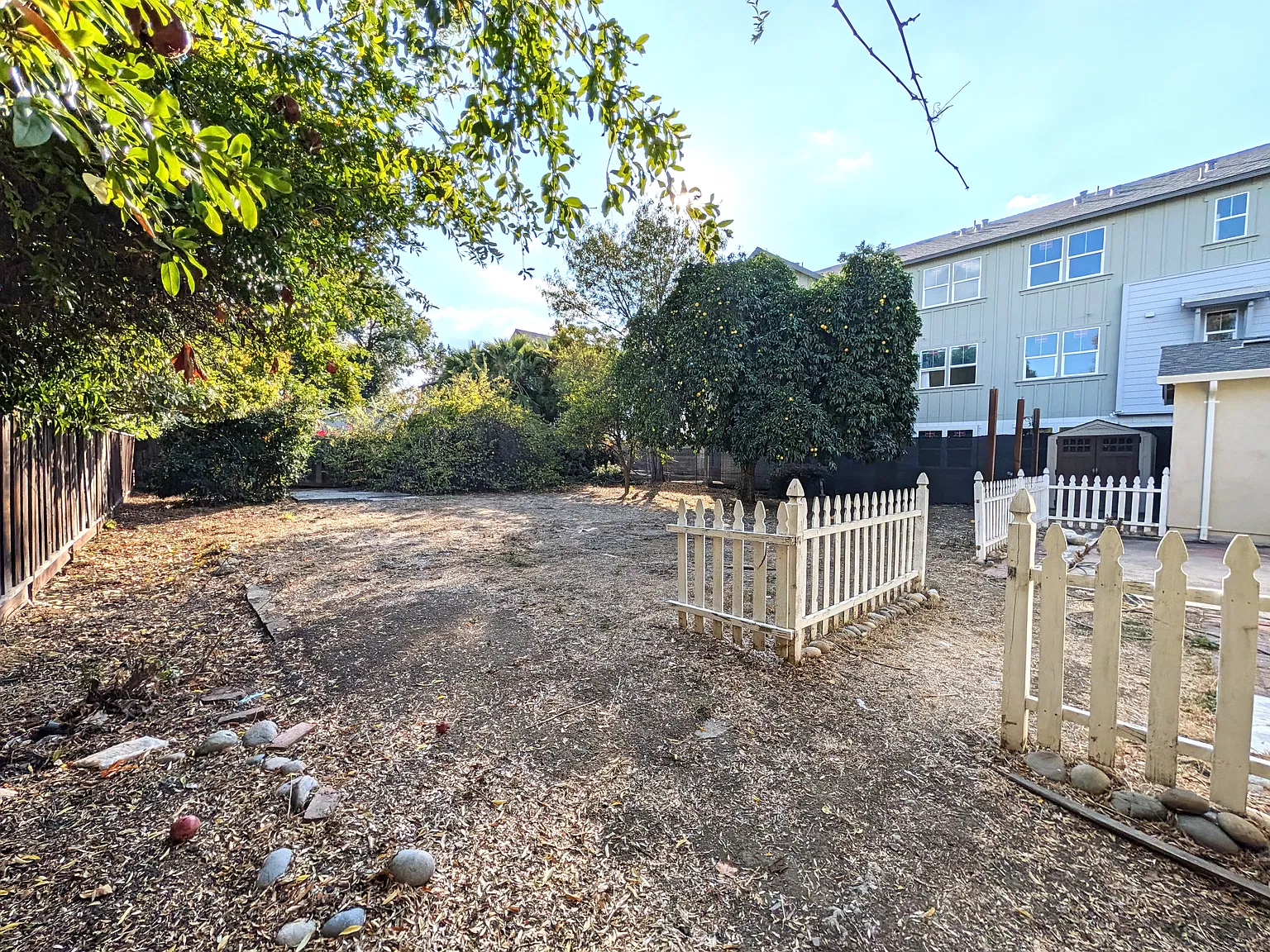 3 bed, 1330 sqft, $4,700 — Photo 4