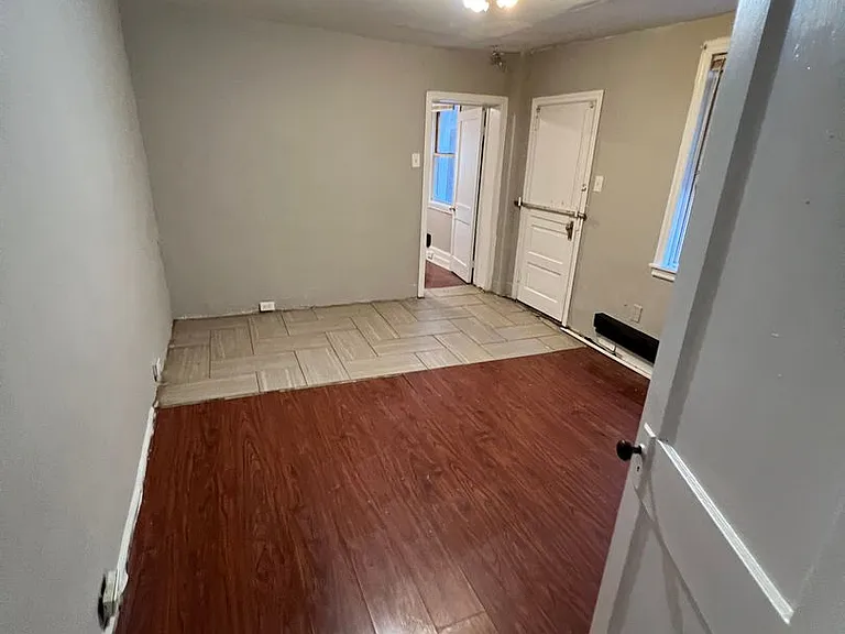 3056 Richmond St — Photo 13