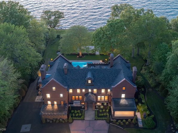 12725 Lake Shore Blvd, Bratenahl, OH 44108