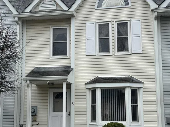 6 MEWS CPOURT, Fishkill, NY 12524