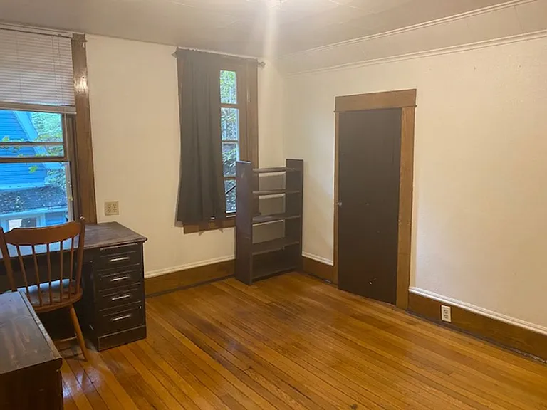 119 Thurston Ave — Photo 31