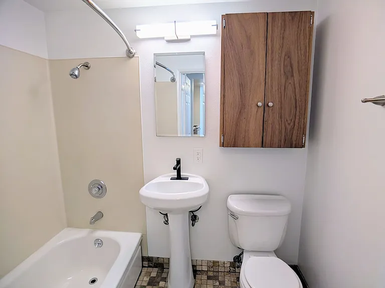 Tiki Apartments — Photo 26