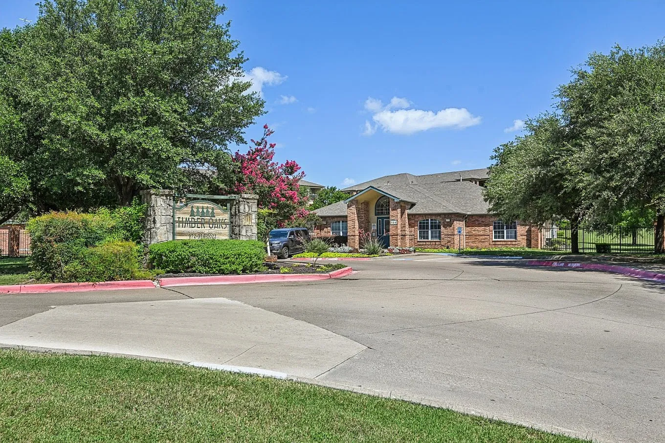 Timber Oaks Apartments — Photo 2