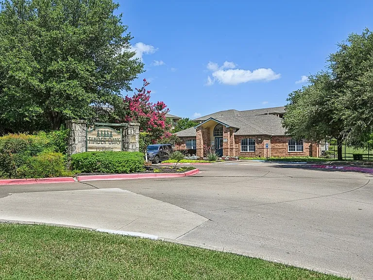 Timber Oaks Apartments — Photo 2