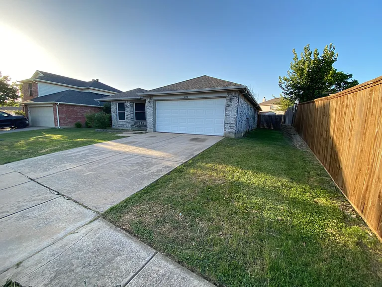 5622 Hunters Bend Ln — Photo 2