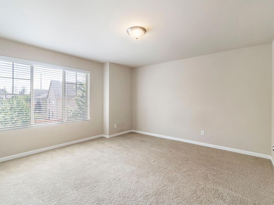 1st image of 9215 174th St E