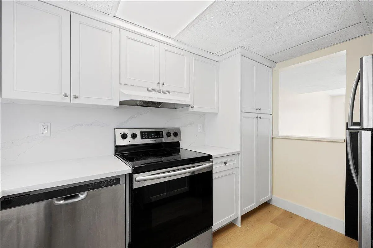 2 bed, 1.5 bath, 1241 sqft, $2,200 — Photo 1