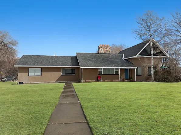 295 S State St, Ferron, UT 84523