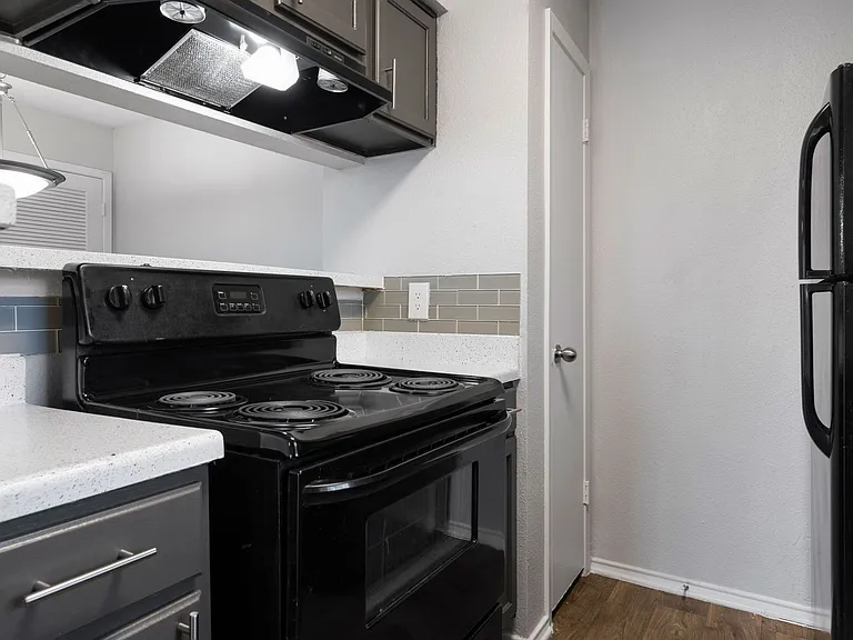 502 W Longspur Blvd — Photo 15