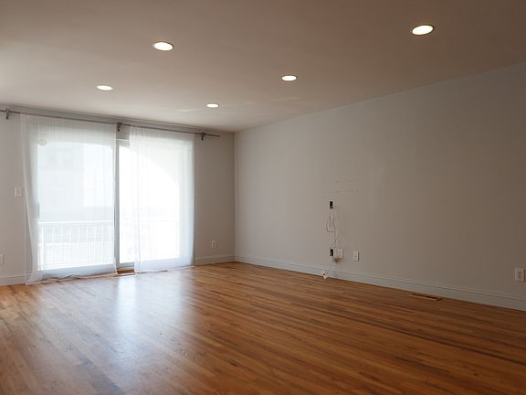 3rd image of 283 West Broadway