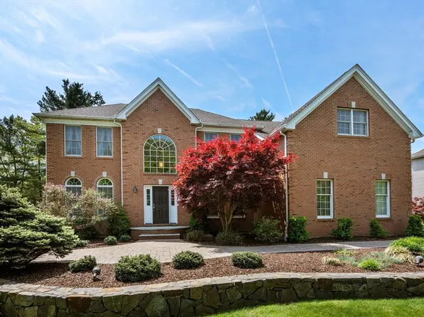 34 Hound Pack Cir, East Walpole, MA 02032