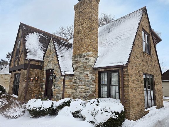 3rd image of 843 Wilson St