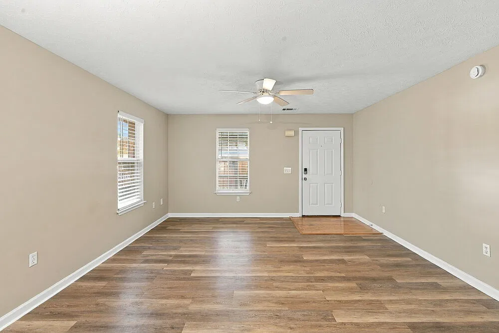 3 bed, 2.0 bath, 1216 sqft, $1,700 — Photo 4