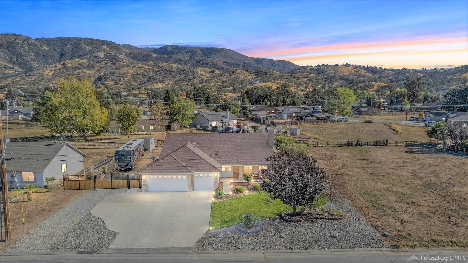 28140 Seabiscuit Way, Tehachapi, CA 93561 Zillow