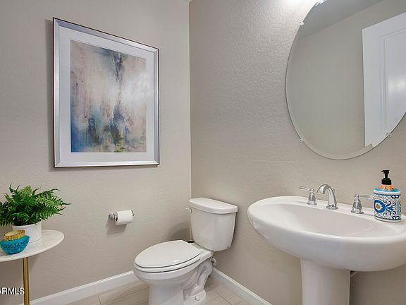 4th image of 2318 E LIEBER Place