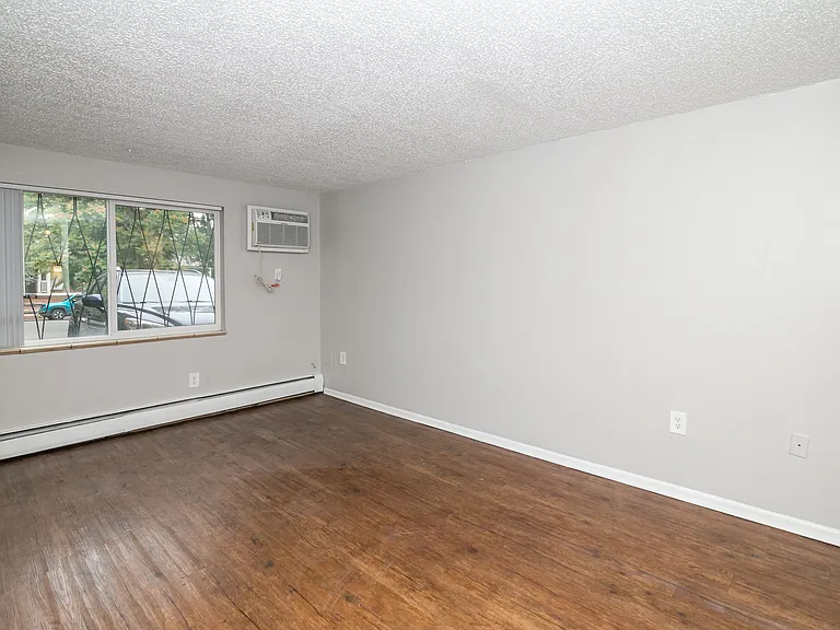 1280 Clayton St. Apartments — Photo 13