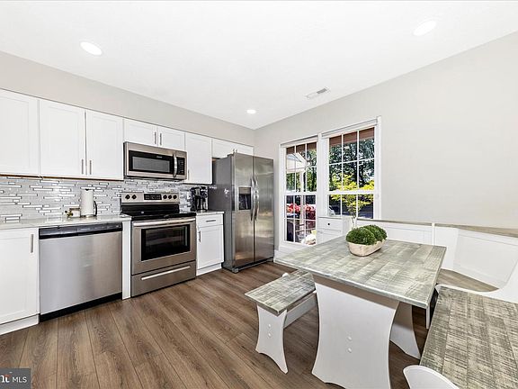 3rd image of 608 Cabin Ct