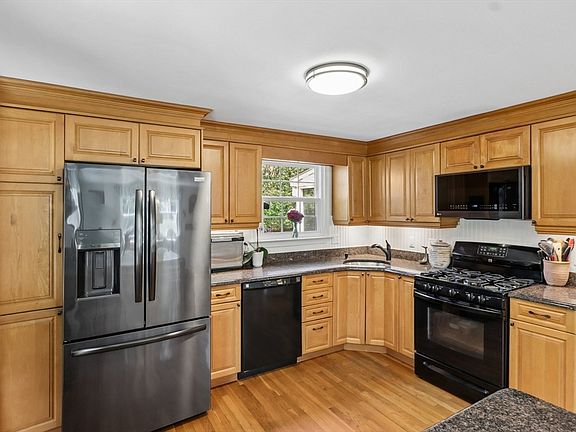 5th image of 62 Charme Rd