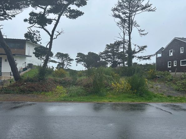 972 S Breaker Ave, Rockaway Beach, OR 97136