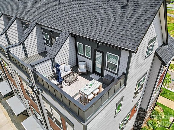 4th image of 1607 Polk St