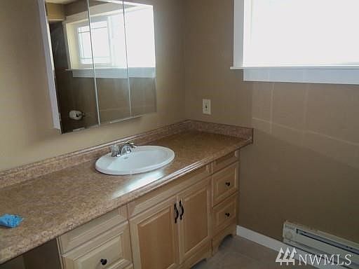 3rd image of 625 SE 6th St