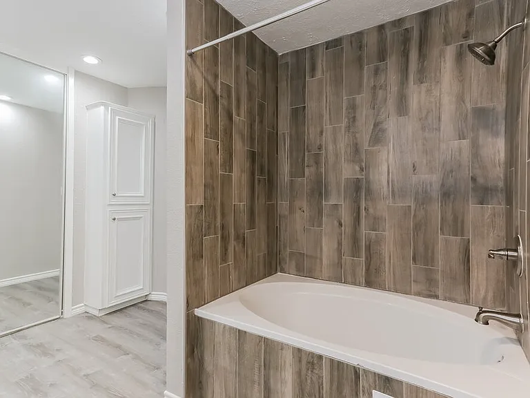 16310 Ulysses St — Photo 12