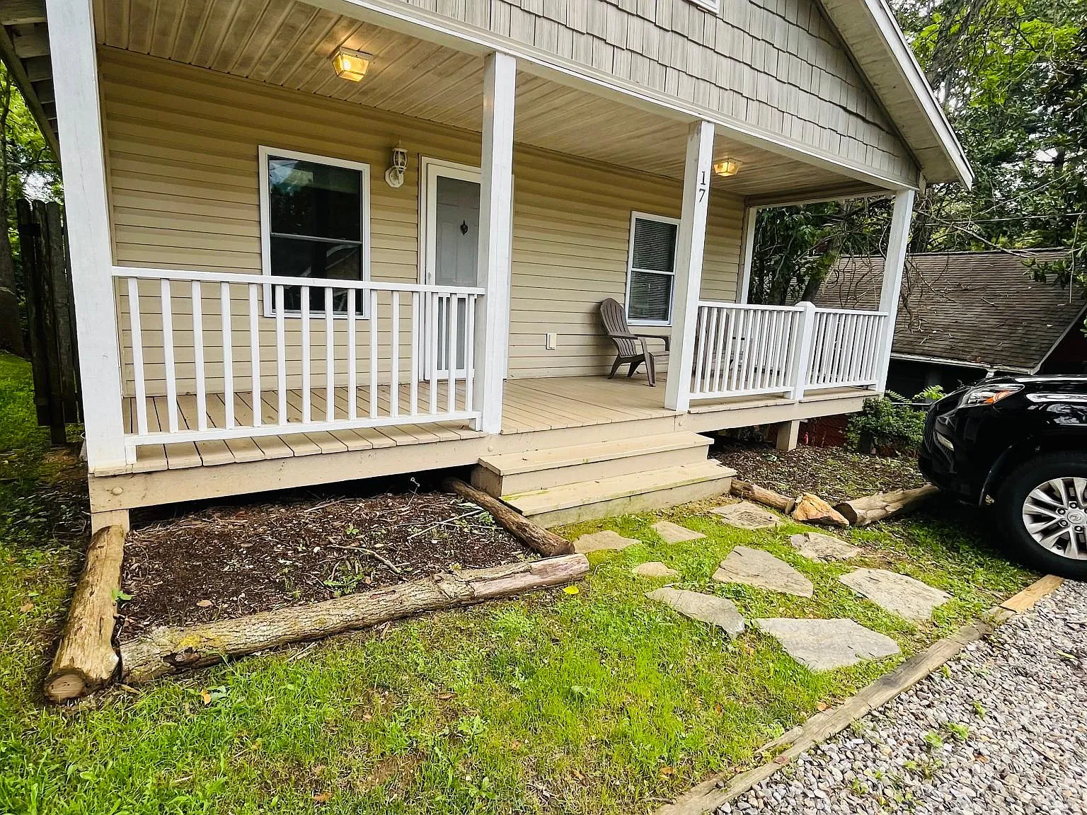 17 Ivy St — Photo 2