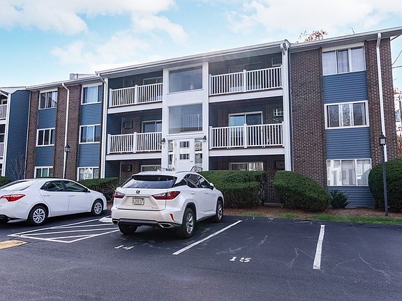 2nd image of 8 Woodcrest Ct APT 4