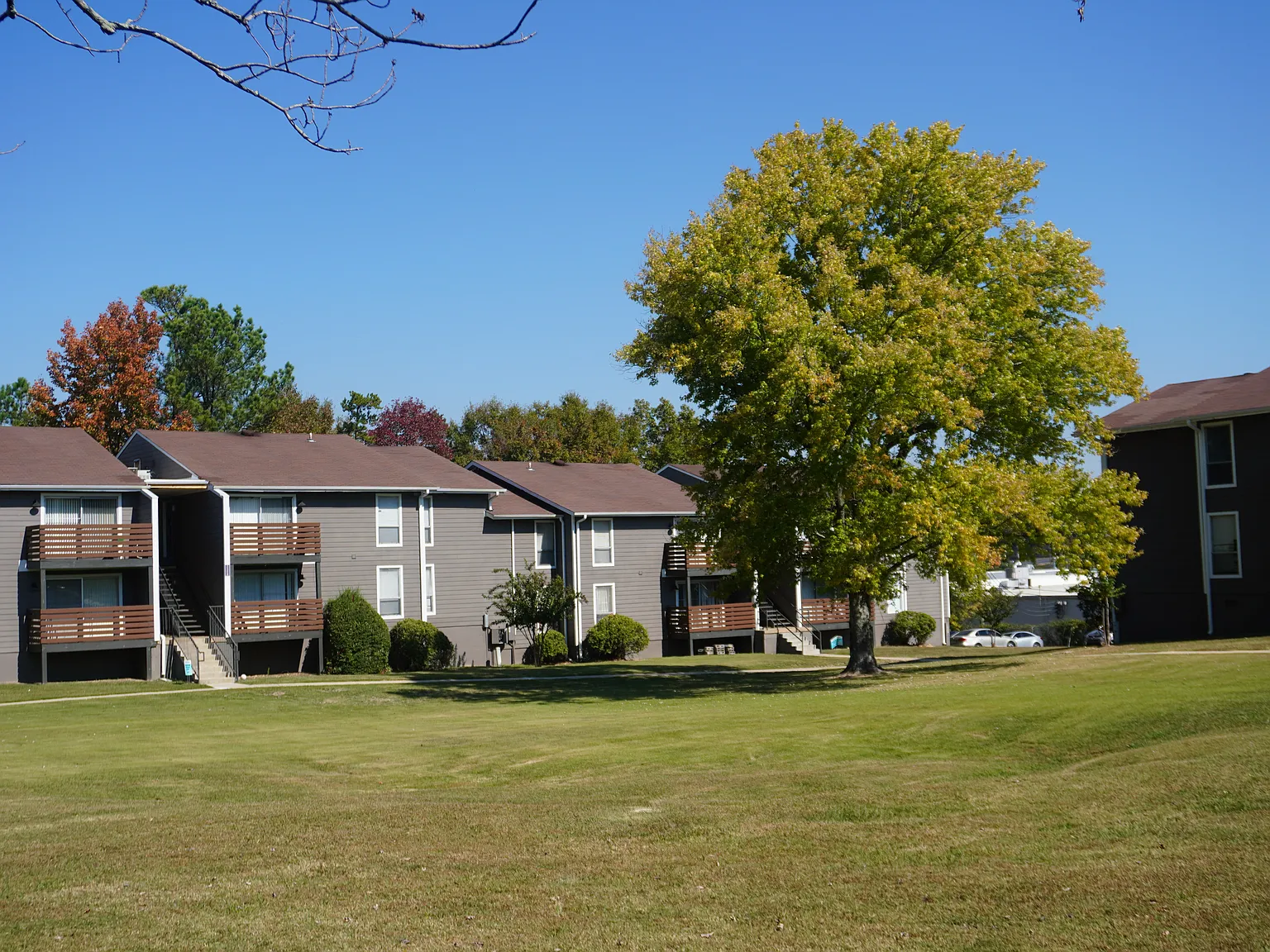 The Raintree Apartments — Photo 2