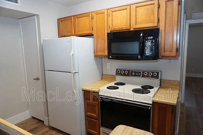2 bed, 2.0 bath, 981 sqft, $1,400 — Photo 3