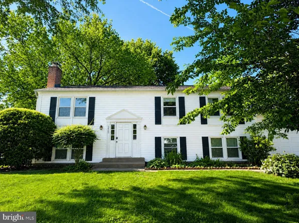 12747 Kinship Dr, Herndon, VA 20171