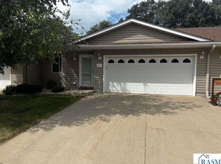 2055 Pratt Cir, Saint Peter, MN 56082